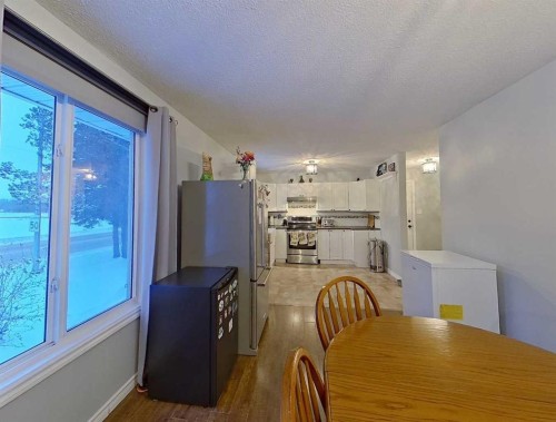 605 6 Avenue Ne, Slave Lake, AB - Indoor Photo Showing Dining Room