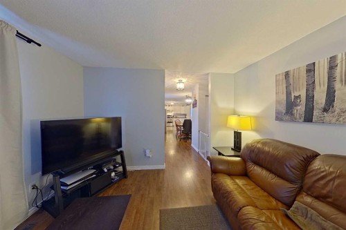 605 6 Avenue Ne, Slave Lake, AB - Indoor Photo Showing Living Room