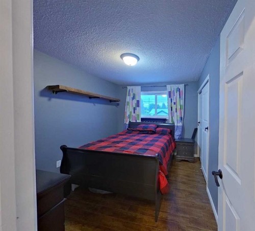 605 6 Avenue Ne, Slave Lake, AB - Indoor Photo Showing Bedroom