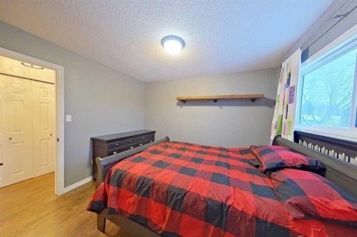 605 6 Avenue Ne, Slave Lake, AB - Indoor Photo Showing Bedroom