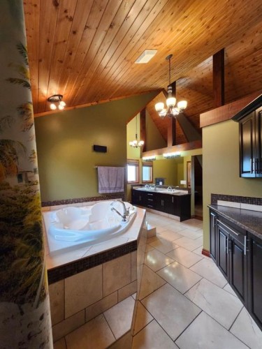 593068 Range Road 124, Rural Woodlands County, AB - Indoor Photo Showing Bathroom