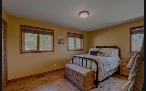593068 Range Road 124, Rural Woodlands County, AB - Indoor Photo Showing Bedroom