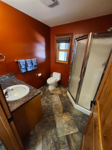 593068 Range Road 124, Rural Woodlands County, AB - Indoor Photo Showing Bathroom
