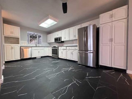 5226 18 Avenue, Edson, AB - Indoor Photo Showing Kitchen