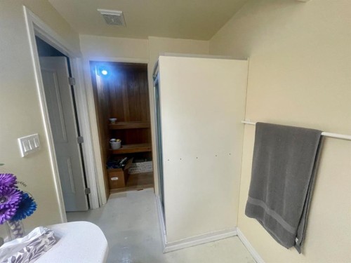 5301 15 Ave, Edson, AB - Indoor Photo Showing Bathroom