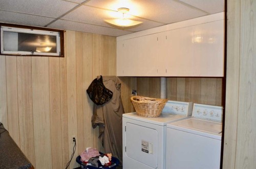 4803 45 Avenue, Athabasca, AB - Indoor Photo Showing Laundry Room