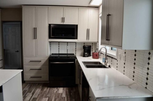4803 45 Avenue, Athabasca, AB - Indoor Photo Showing Kitchen With Double Sink