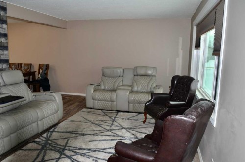 4803 45 Avenue, Athabasca, AB - Indoor Photo Showing Living Room