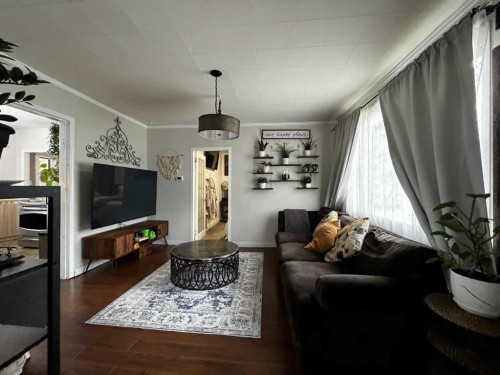 4621 5 Avenue, Edson, AB - Indoor Photo Showing Living Room