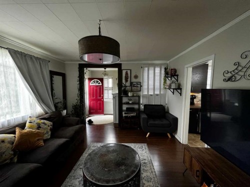 4621 5 Avenue, Edson, AB - Indoor Photo Showing Living Room