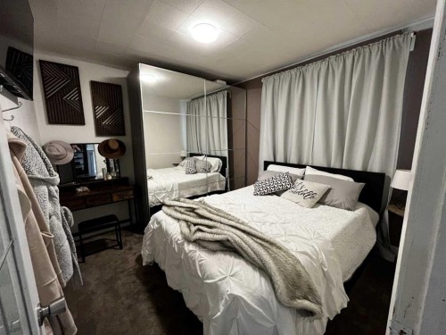 4621 5 Avenue, Edson, AB - Indoor Photo Showing Bedroom