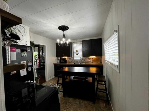 4621 5 Avenue, Edson, AB - Indoor Photo Showing Dining Room