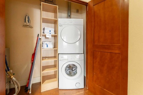 407-187 Kananaskis Way, Canmore, AB - Indoor Photo Showing Laundry Room
