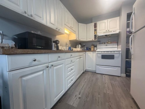 65 Atkinson Crescent, Whitecourt, AB - Indoor Photo Showing Kitchen