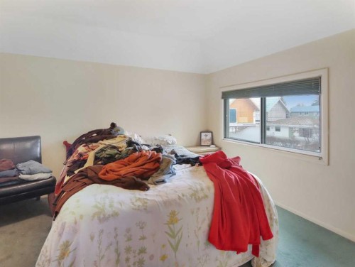 910 Main Street, Canmore, AB - Indoor Photo Showing Bedroom
