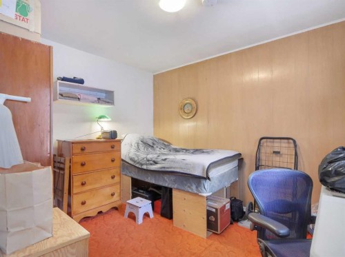 906 Main Street, Canmore, AB - Indoor Photo Showing Bedroom