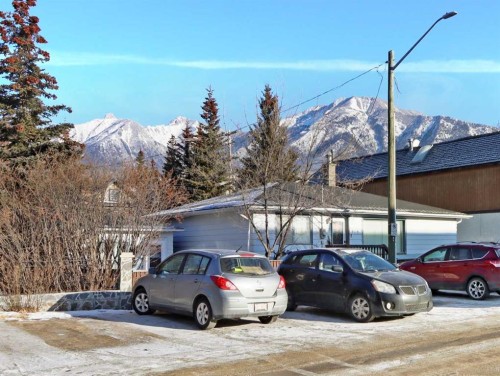 906 Main Street, Canmore, AB - Outdoor