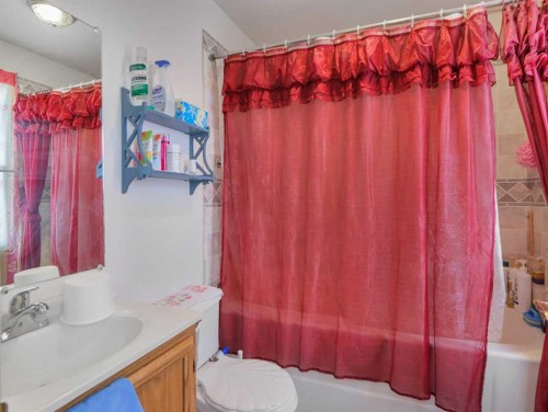 906 Main Street, Canmore, AB - Indoor Photo Showing Bathroom