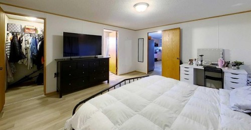 54032 Highway 748N, Rural Yellowhead County, AB - Indoor Photo Showing Bedroom