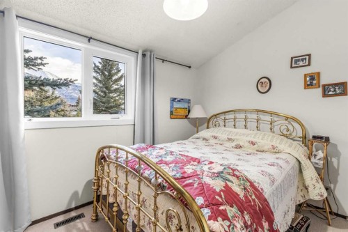 1001 9Th Avenue, Canmore, AB - Indoor Photo Showing Bedroom