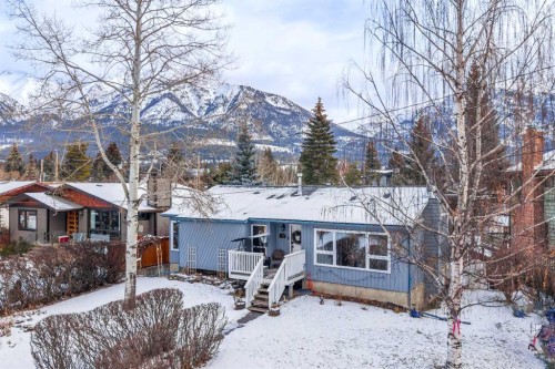 1001 9Th Avenue, Canmore, AB - Outdoor