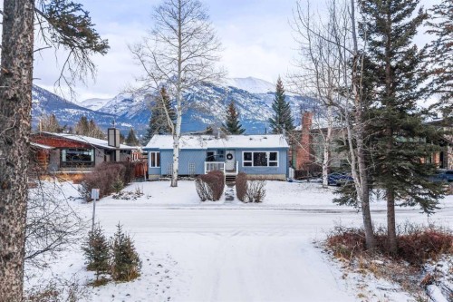 1001 9Th Avenue, Canmore, AB - Outdoor