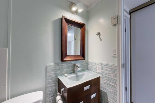 725 6 Avenue Nw, Slave Lake, AB - Indoor Photo Showing Bathroom