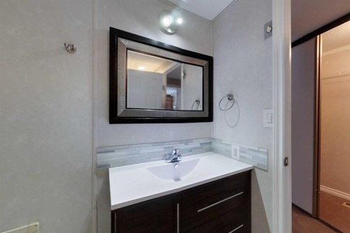 725 6 Avenue Nw, Slave Lake, AB - Indoor Photo Showing Bathroom