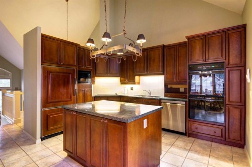 13 Antelope Lane, Banff, AB - Indoor Photo Showing Kitchen
