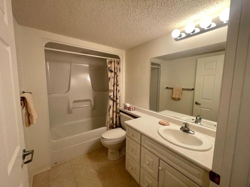 206-777 48 Street, Edson, AB - Indoor Photo Showing Bathroom
