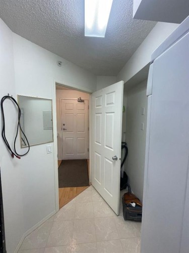 206-777 48 Street, Edson, AB - Indoor Photo Showing Other Room