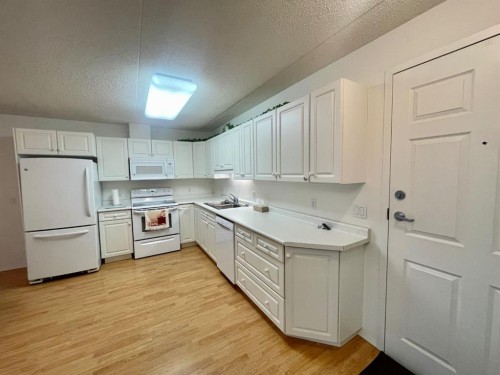 206-777 48 Street, Edson, AB - Indoor Photo Showing Kitchen With Double Sink