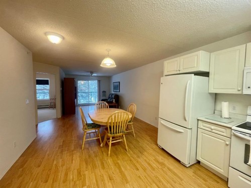 206-777 48 Street, Edson, AB - Indoor Photo Showing Kitchen