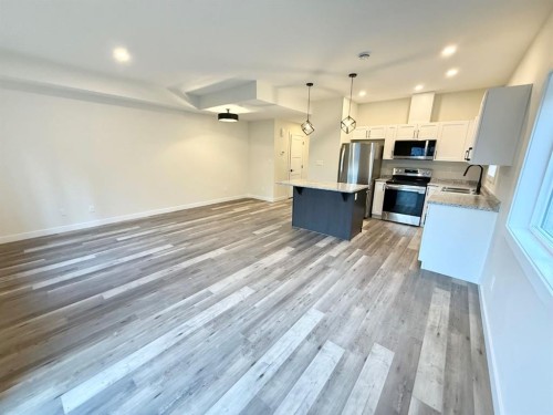 328C Boutin Avenue, Hinton, AB - Indoor Photo Showing Kitchen With Stainless Steel Kitchen