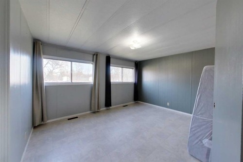 32 1 Street, Kinuso, AB - Indoor Photo Showing Other Room