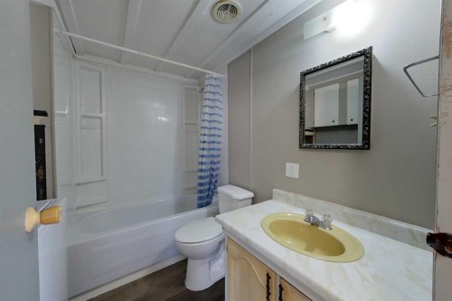 32 1 Street, Kinuso, AB - Indoor Photo Showing Bathroom