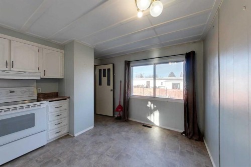 32 1 Street, Kinuso, AB - Indoor Photo Showing Kitchen