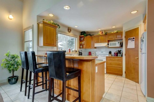 A-510 Wolf Street, Banff, AB - Indoor Photo Showing Kitchen