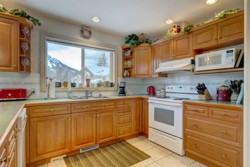 A-510 Wolf Street, Banff, AB - Indoor Photo Showing Kitchen With Double Sink