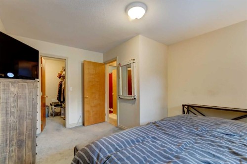 A-510 Wolf Street, Banff, AB - Indoor Photo Showing Bedroom