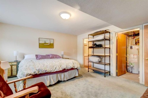 A-510 Wolf Street, Banff, AB - Indoor Photo Showing Bedroom