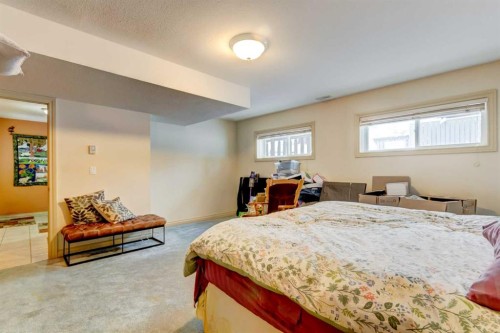 A-510 Wolf Street, Banff, AB - Indoor Photo Showing Bedroom