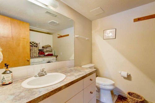 A-510 Wolf Street, Banff, AB - Indoor Photo Showing Bathroom