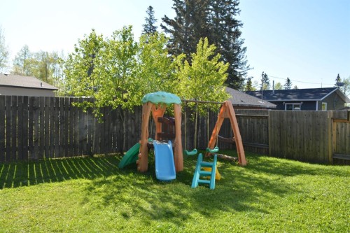425 70 Street, Edson, AB - Outdoor With Backyard