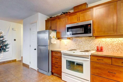 A-208 Muskrat Street, Banff, AB - Indoor Photo Showing Kitchen