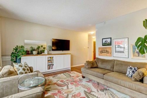A-208 Muskrat Street, Banff, AB - Indoor Photo Showing Living Room