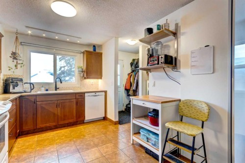 A-208 Muskrat Street, Banff, AB - Indoor Photo Showing Kitchen