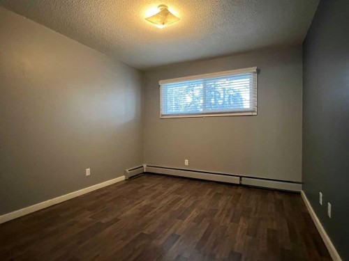 11-506 41 Street, Edson, AB - Indoor Photo Showing Other Room