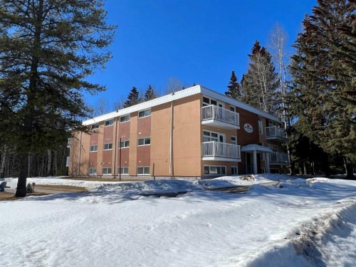 11-506 41 Street, Edson, AB - Outdoor