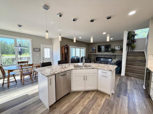 60 Pritchard Drive, Whitecourt, AB - Indoor Photo Showing Kitchen With Upgraded Kitchen
